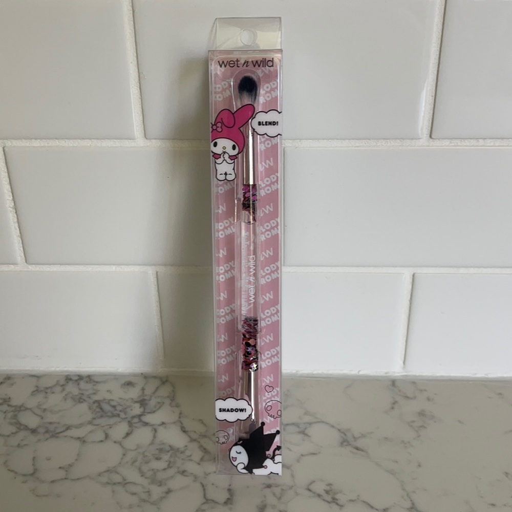 ***SOLD***  Brand New Shadow & Blending Brush